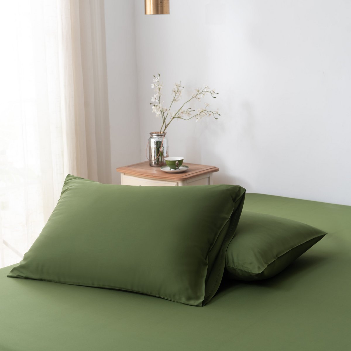 Close-up of a Deep Moss bamboo pillowcase 02