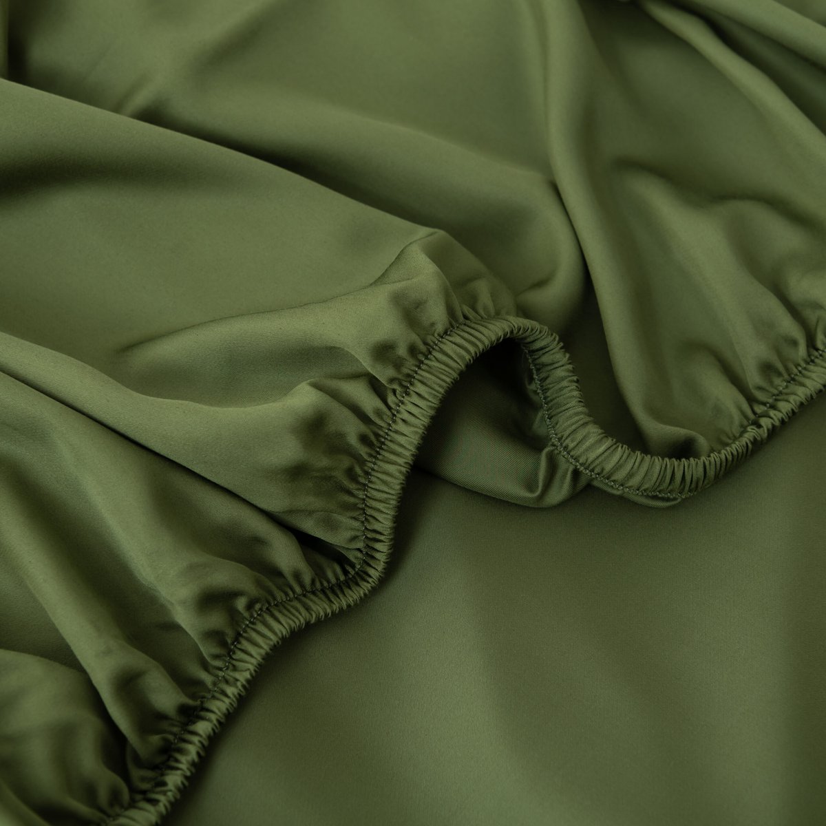 Deep Moss bamboo fitted sheet showing its elasticated corner