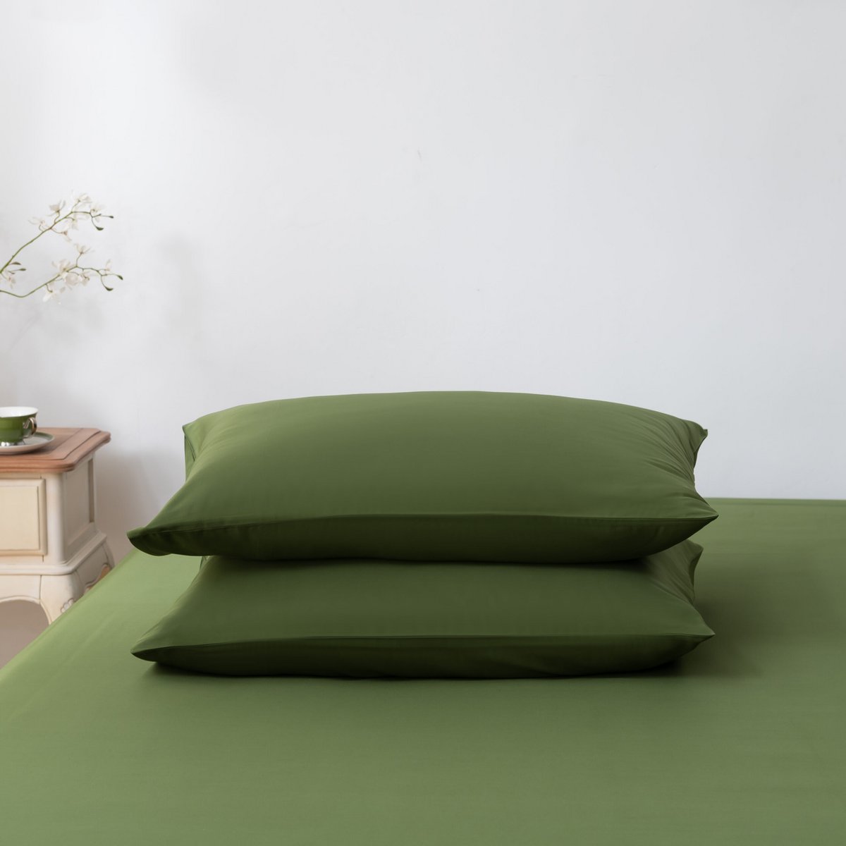 Close-up of Deep Moss bamboo pillowcases 02