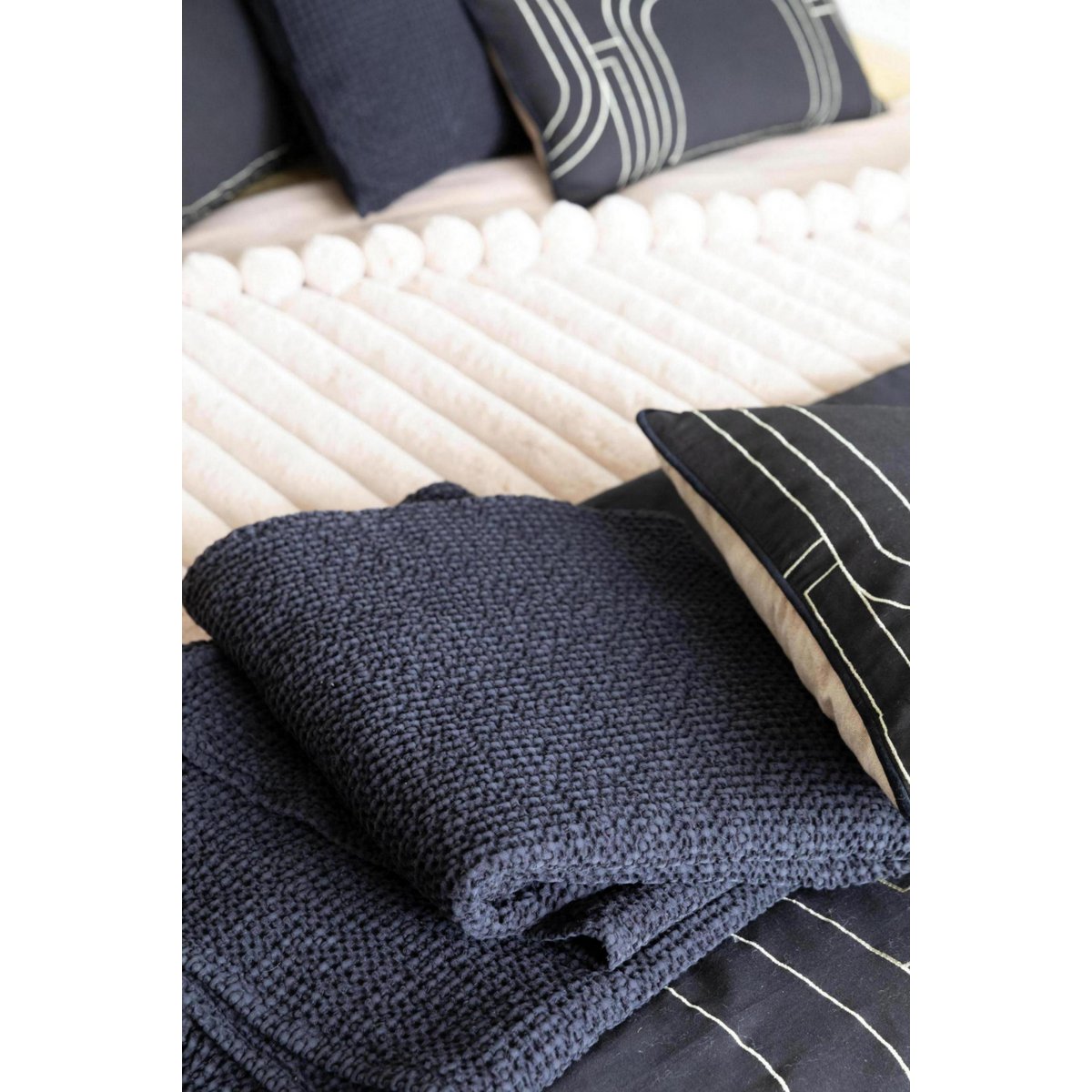 Alice bedspread in Snow, 180×260 cm