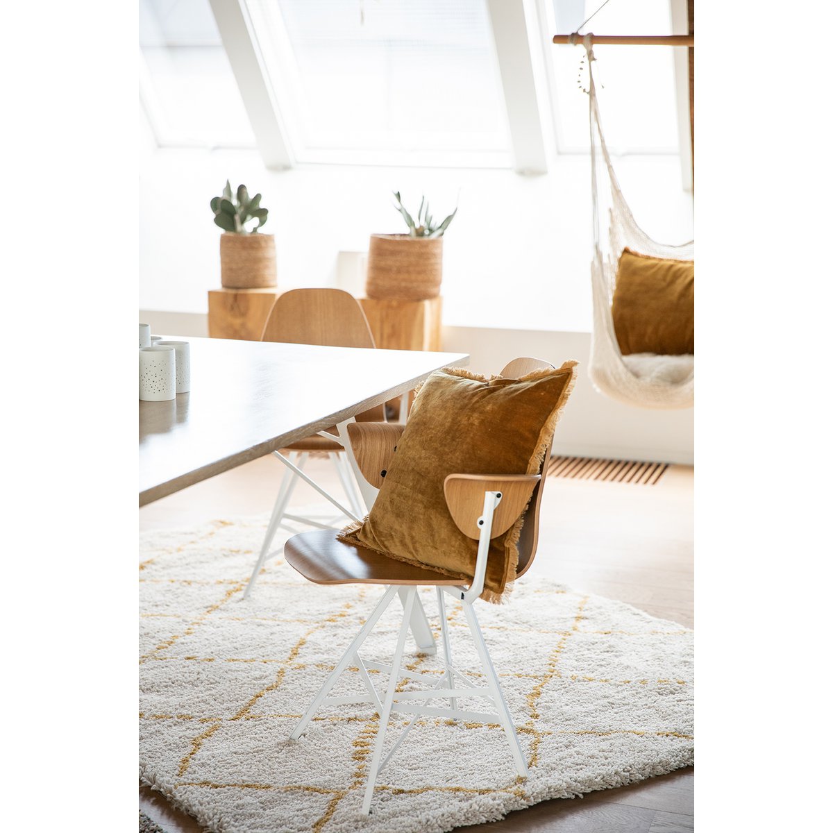 Coussin Fara en velours de coton couleur bronze, 30 × 50 cm