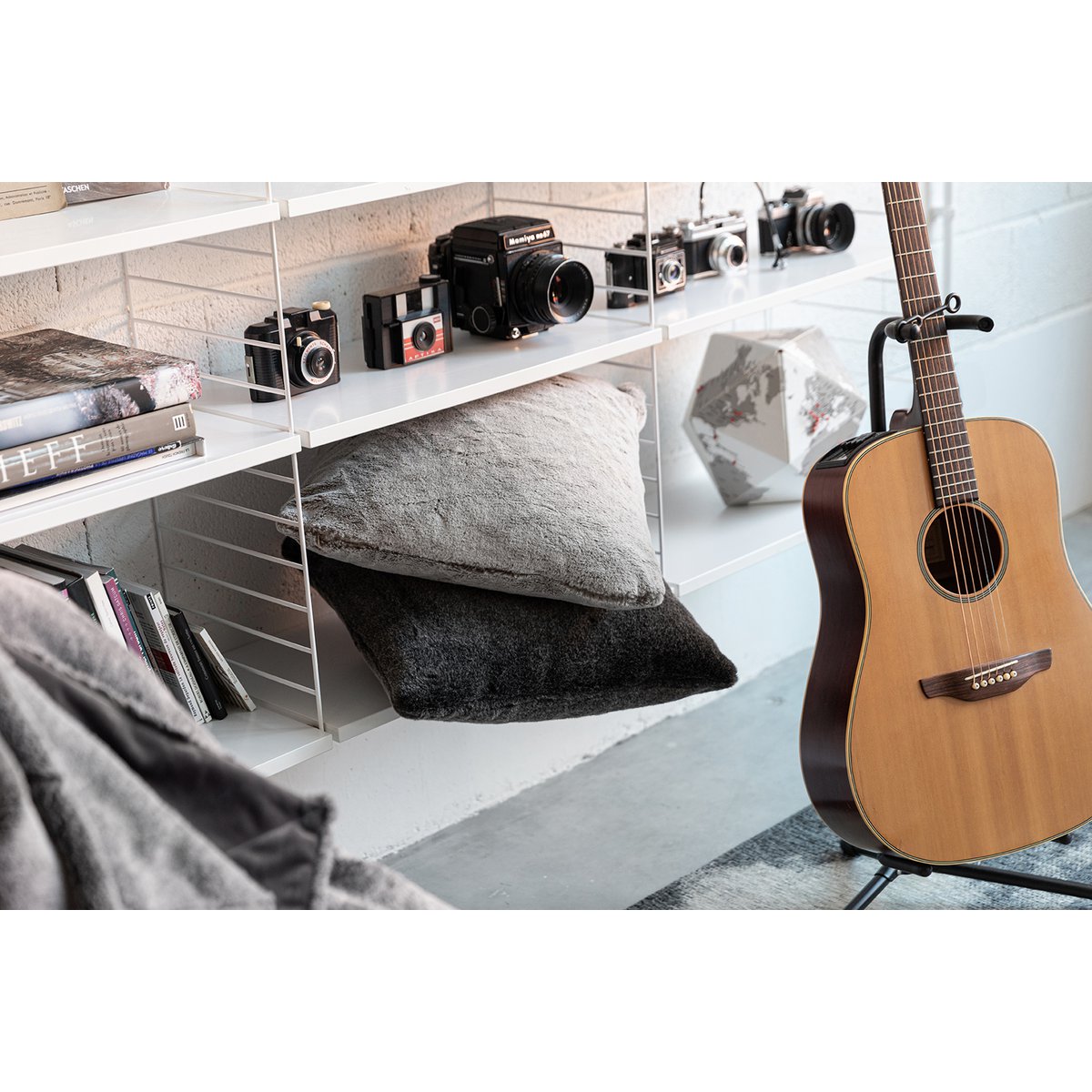 Kinta polyester sierkussen in Carbon, 45×45 cm