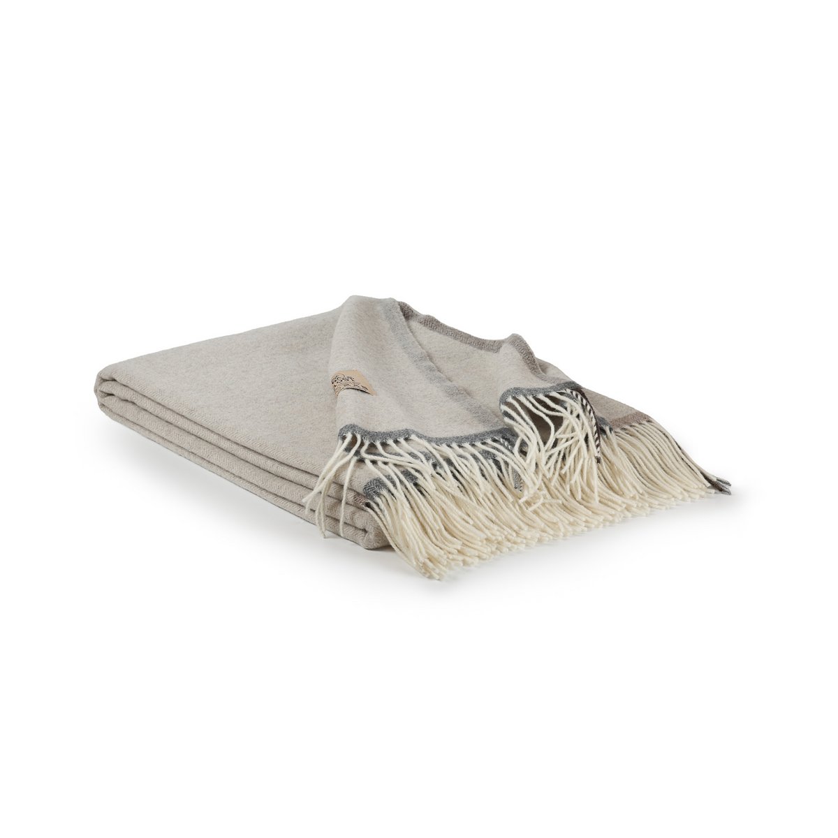 Milano-Plaid aus Merino und Kaschmir in Beige mit grauer Einfassung und Fransen, gefaltet, 140 × 200 cm