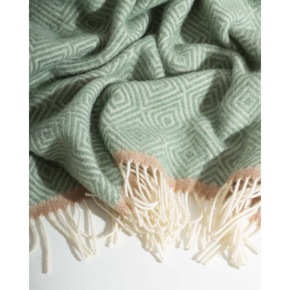Close-up of Venezia throw's woven mint wool texture 02