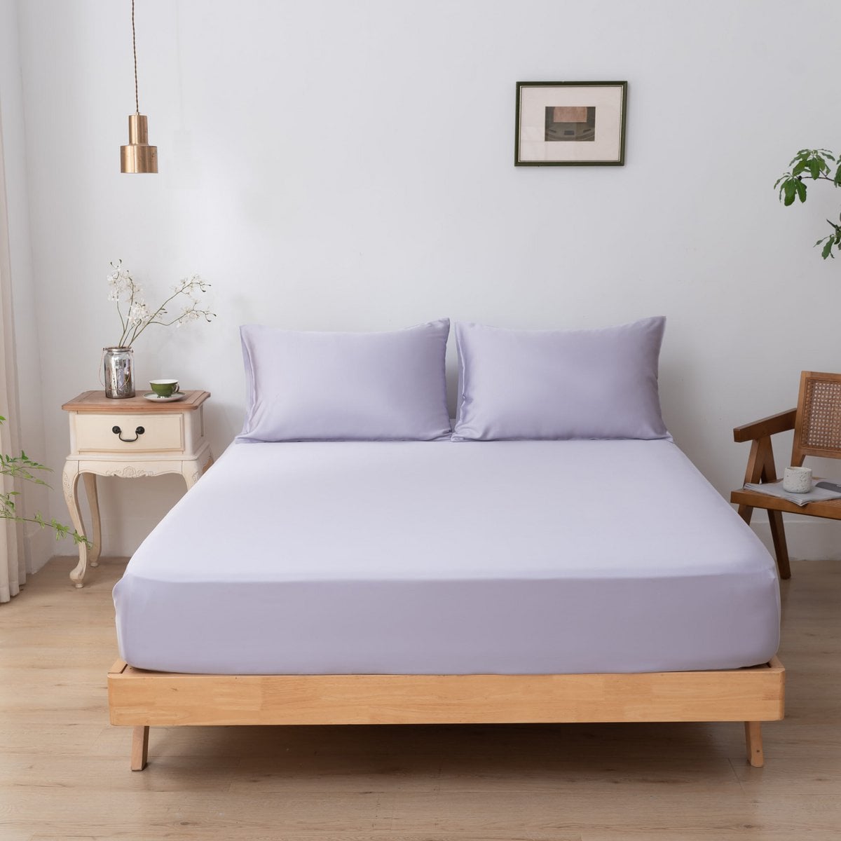 Close-up angle of the Lavender Mist bamboo fitted sheet's elastic corner