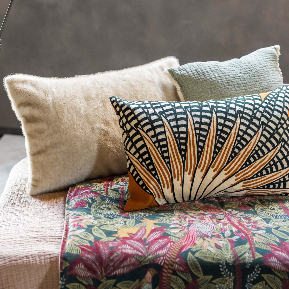 Liwen cushion in natural, 40×65 cm
