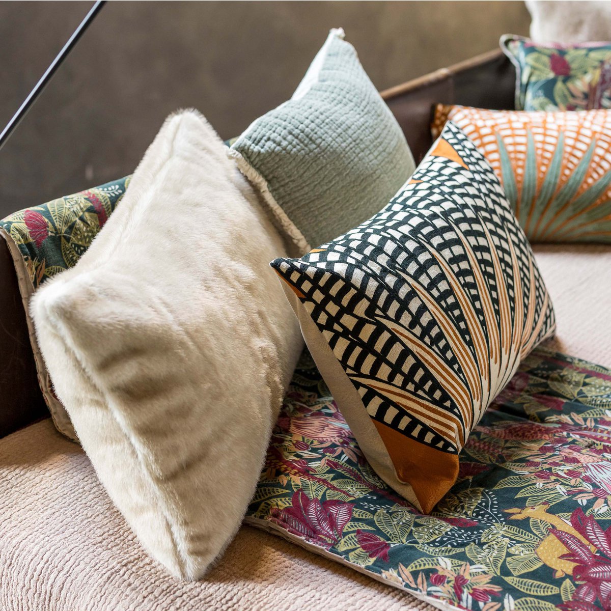 Liwen cushion in natural, 40×65 cm