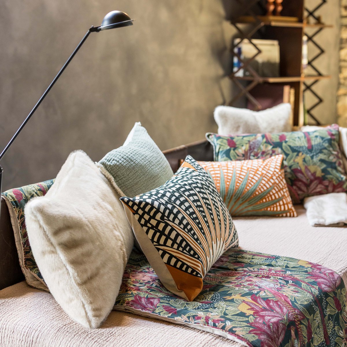 Liwen cushion in natural, 40×65 cm