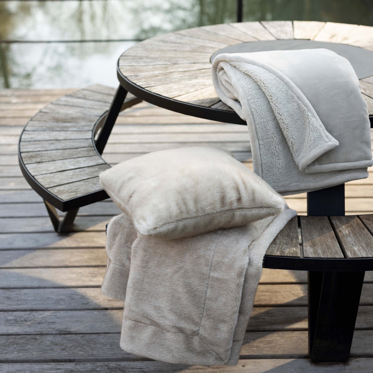 Liwen cushion in natural, 45×45 cm
