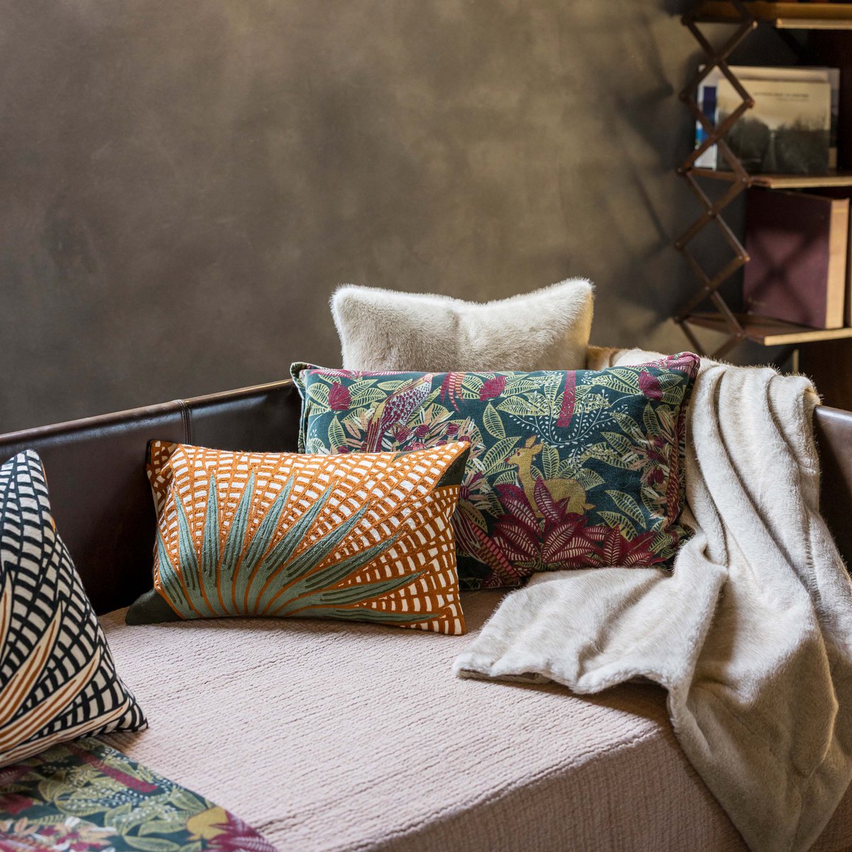 Liwen cushion in natural, 45×45 cm