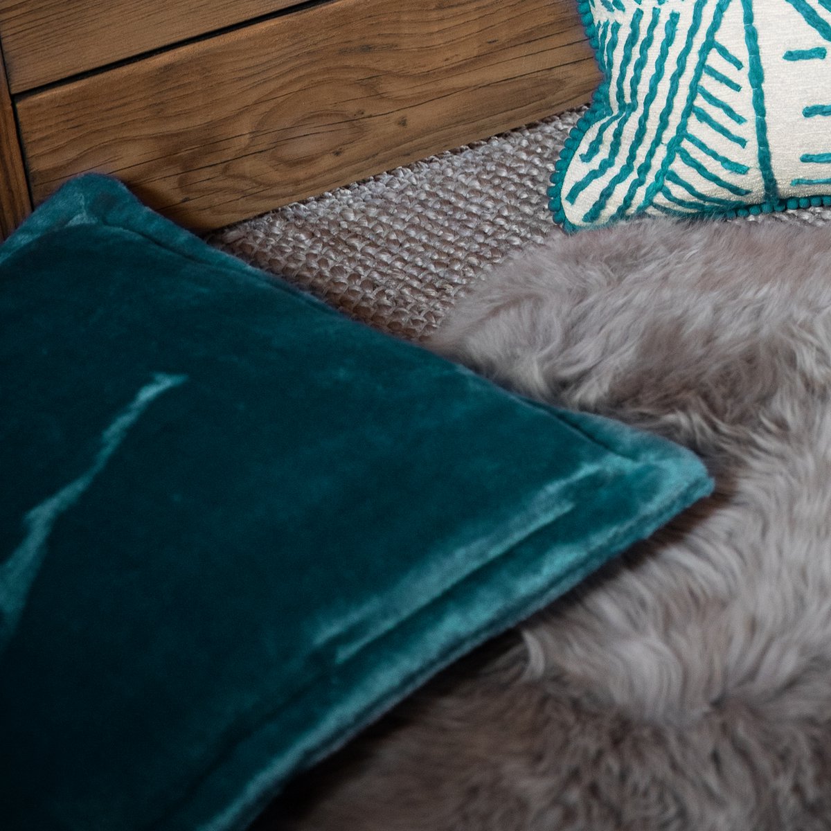 Tender polyester microfibre cushion in peacock, 50×50 cm