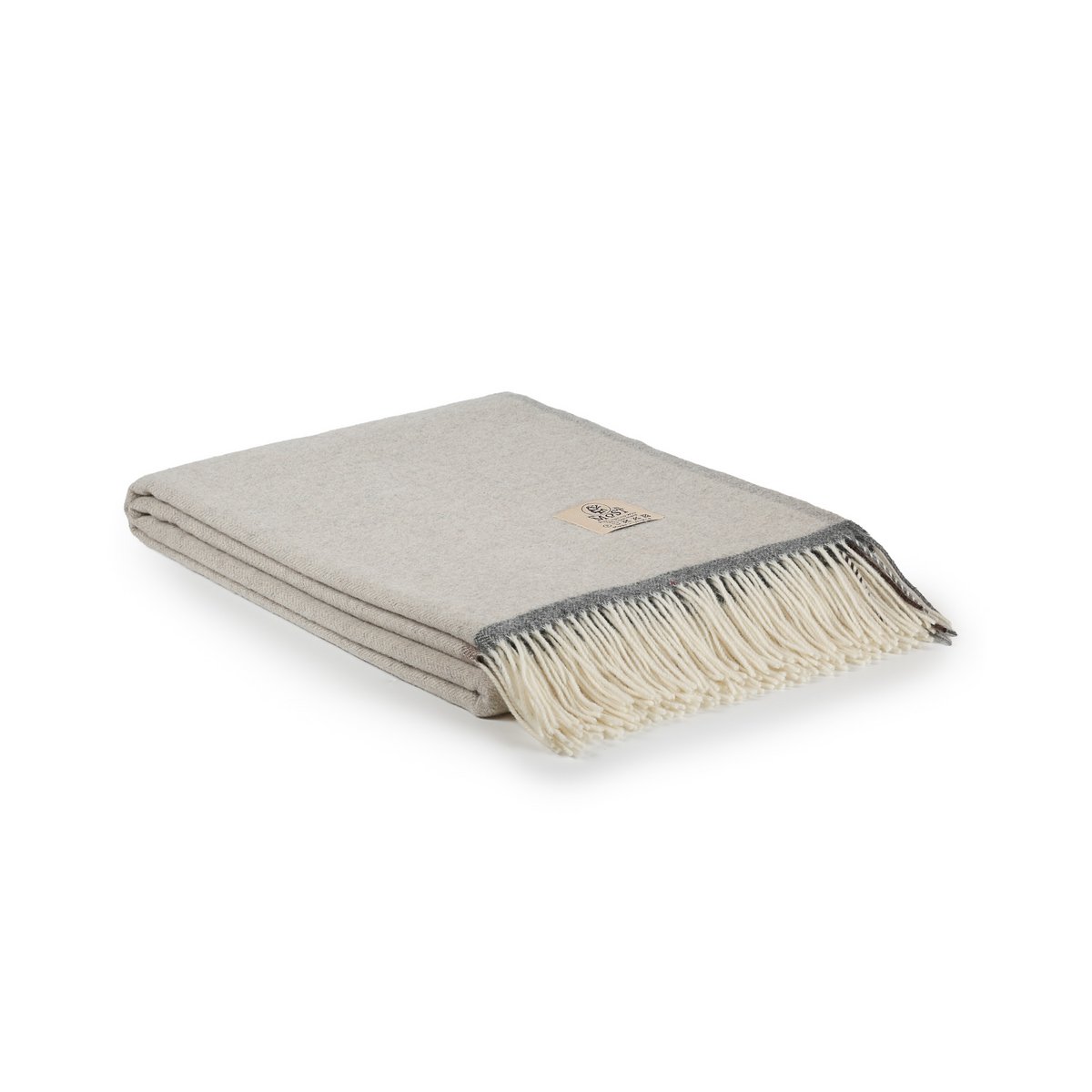 Gefaltetes Milano-Plaid in Beige mit grauer Einfassung und langen Fransen